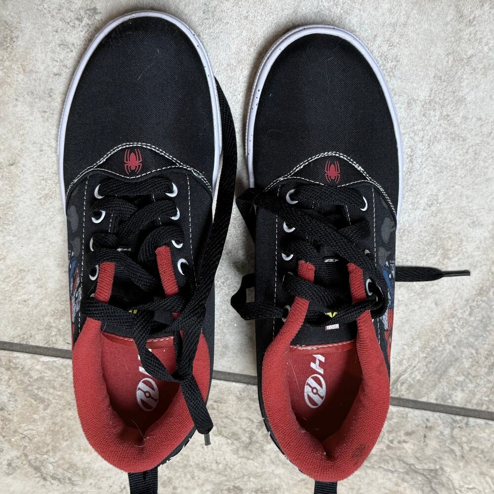 Heelys Spiderman Pro 20 shoes US size 5 Youth. Excellent, clean condition. Gift